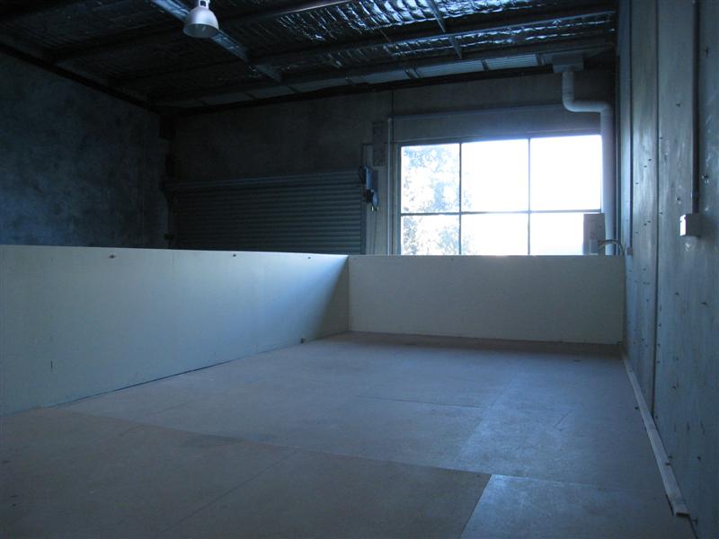 AS NEW INDUSTRIAL UNIT WITH MEZZANINE STORAGE Picture 2