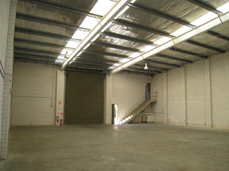 VERSATILE FACTORY WAREHOUSE WITH OFFICE Picture 3