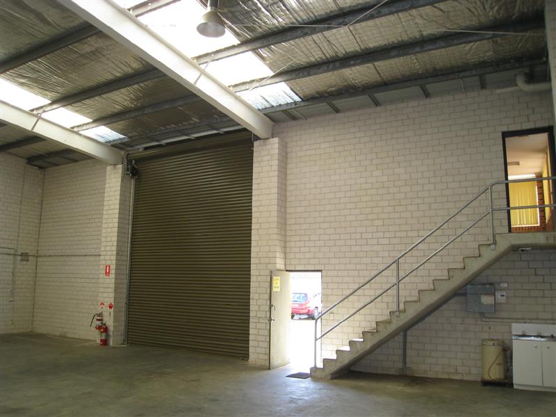 VERSATILE FACTORY WAREHOUSE WITH OFFICE Picture 2