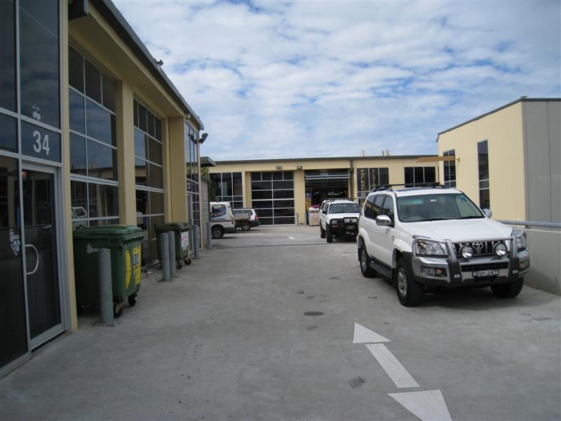 INDUSTRIAL STRATA UNIT Picture 3