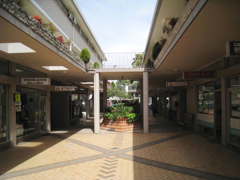 WELL PRESENTED OFFICE Picture 1