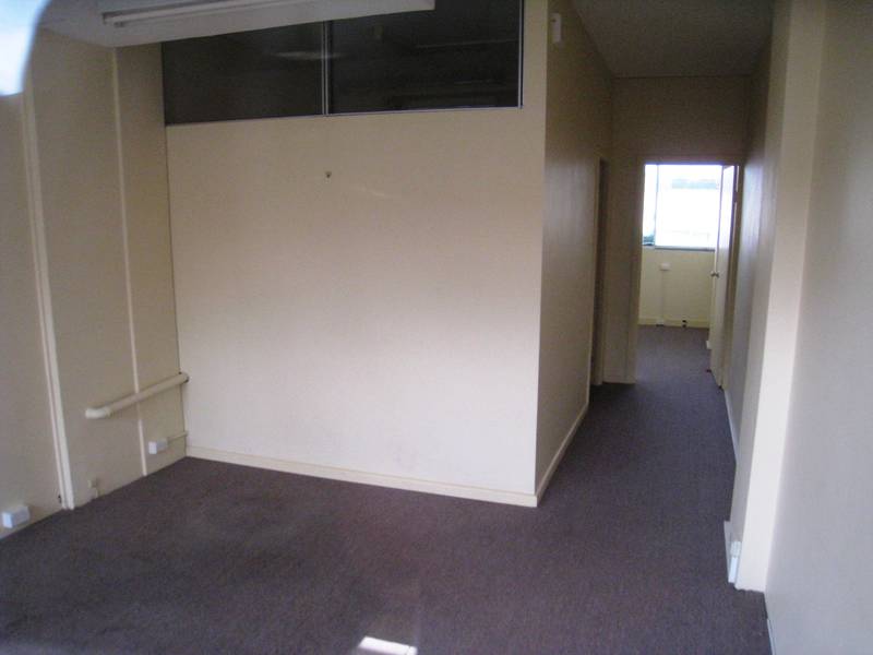 WELL PRESENTED OFFICE Picture 3