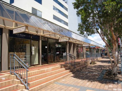 RETAIL SHOP WITH GREAT EXPOSURE Picture