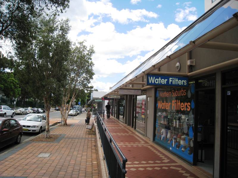 RETAIL SHOP WITH GREAT EXPOSURE Picture 3