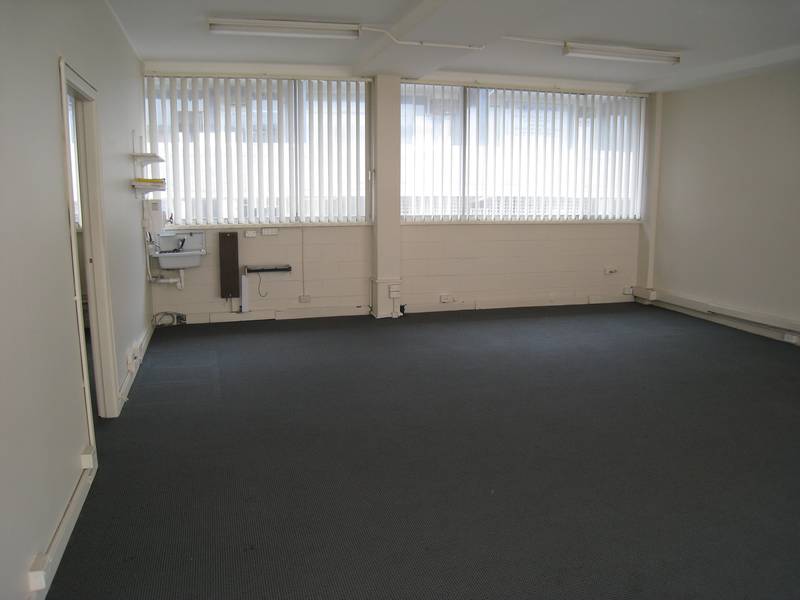 Quality Refurbished Office - Budget Rent Picture 3