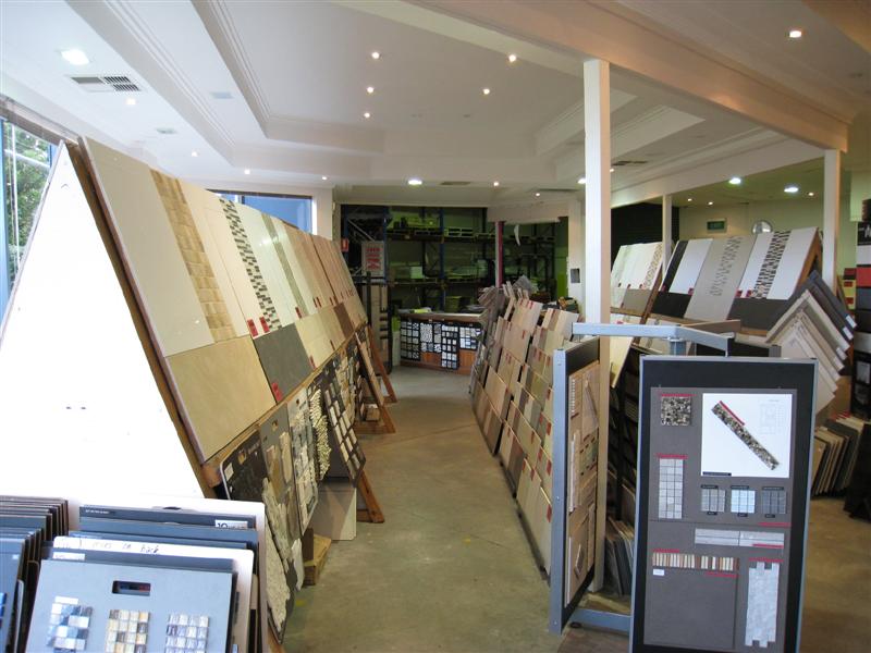 Versatile Commercial Showroom in Main Road Location Picture 2