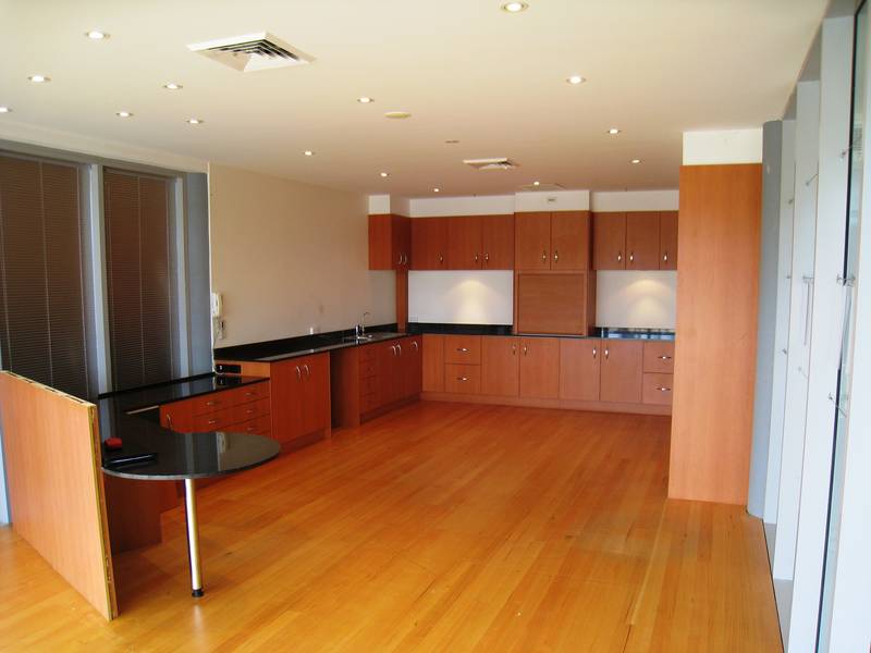 Waterfront office Picture 1