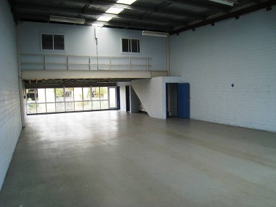 BEST PRESENTED MEDIUM SIZED INDUSTRIAL UNIT AVAILABLE Picture