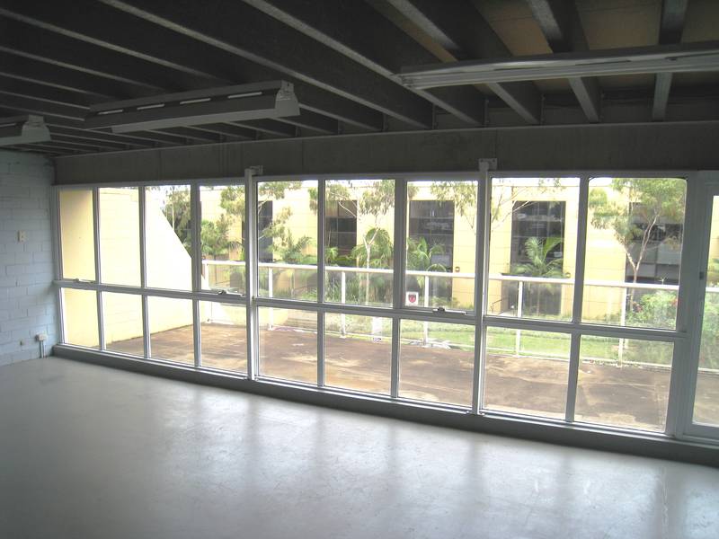 BEST PRESENTED MEDIUM SIZED INDUSTRIAL UNIT AVAILABLE Picture 2