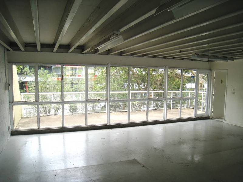 Great Medium Sized Industrial Unit Picture 3