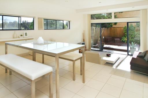 Stylish Executive Ground Floor apartment with private Courtyard Picture 3