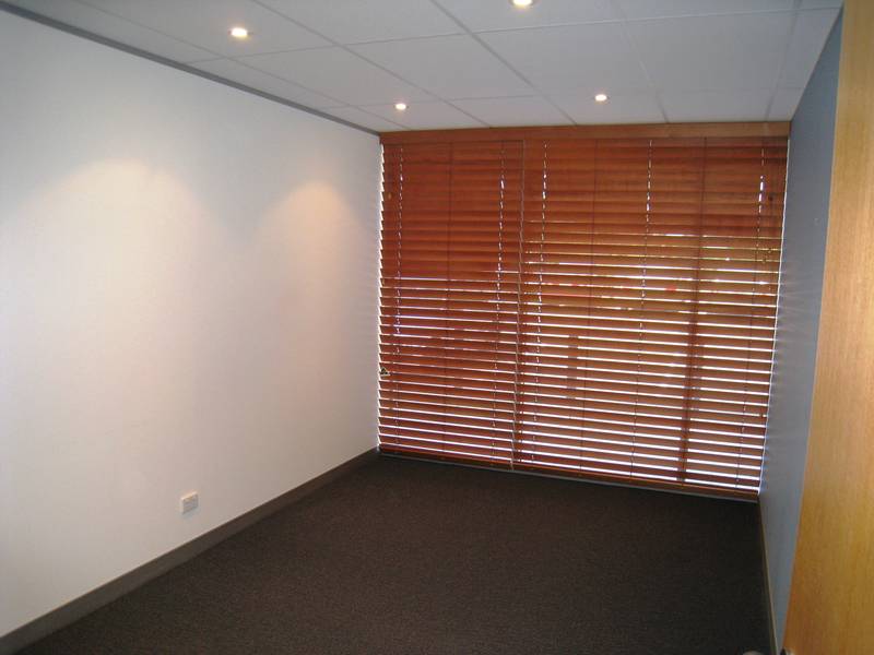 Great Value Ground Floor Suite in Popular "Mona Vale Business Centre" Picture 3