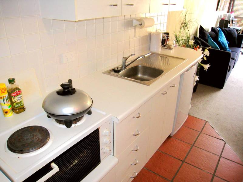 Beachside Studio Apartment Picture 3