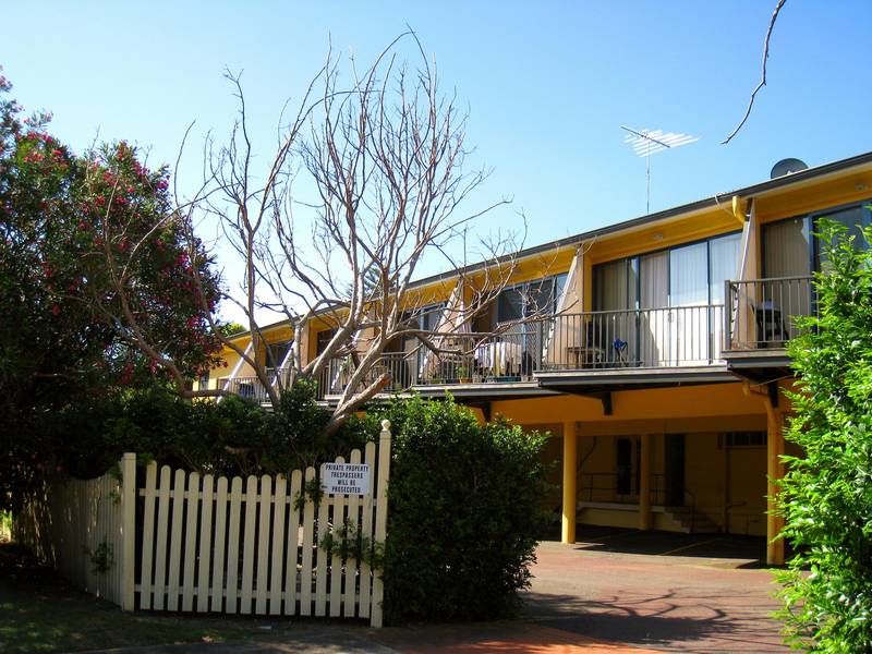 Beachside Studio Apartment Picture 1