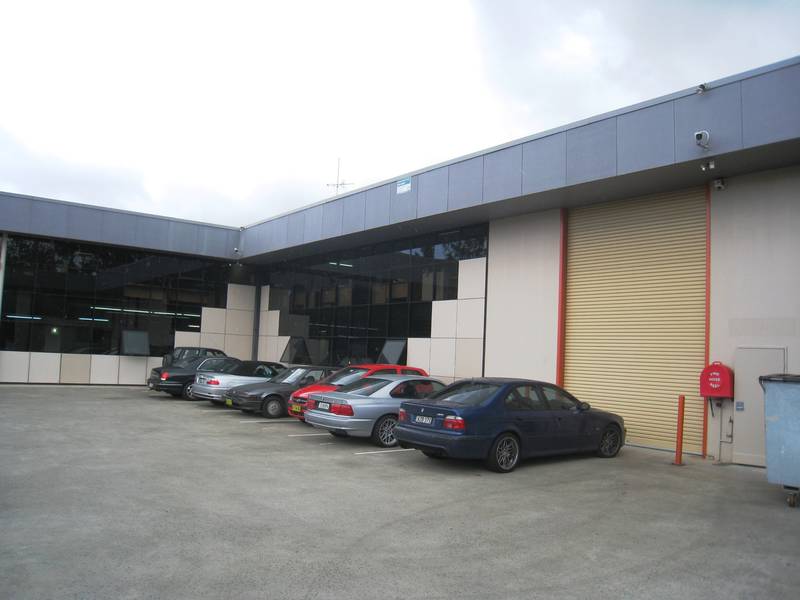 OUTSTANDING OFFICE/SHOWROOM Picture 3