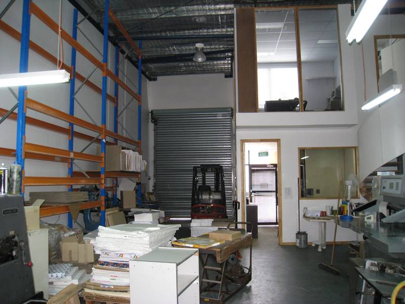 FUNCTIONAL SMALL INDUSTRIAL UNIT - PRIME LOCATION Picture 2