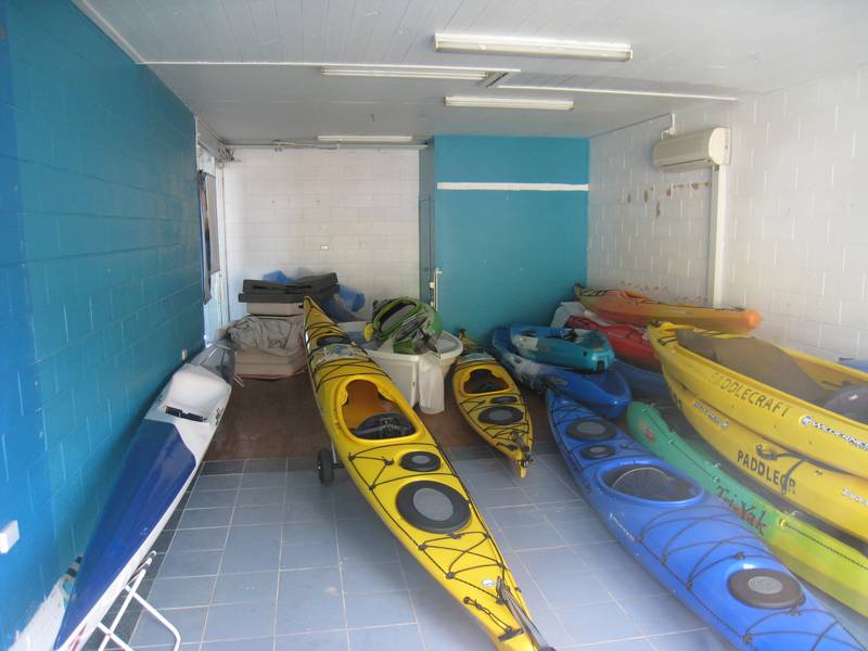 QUALITY SHOP IN MARINA LOCATION Picture 2