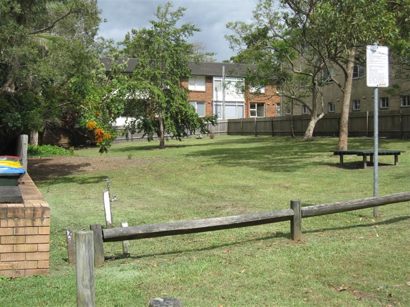 Sunny 1st floor apartment with full length balcony Picture 3
