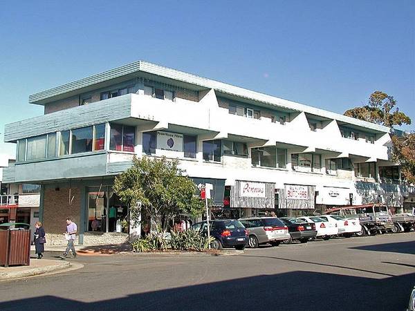 Excellent Position Office-Studio - BUDGET RENTAL Picture 1