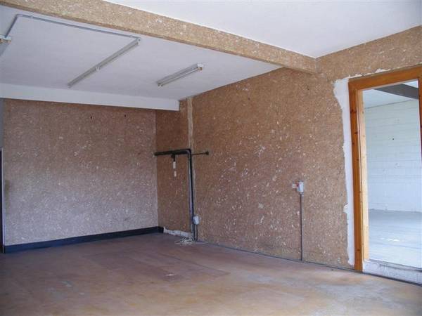 VERSATILE RETAIL SHOP IN POPULAR POSITION Picture 2