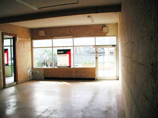 VERSATILE RETAIL SHOP IN POPULAR POSITION Picture 3