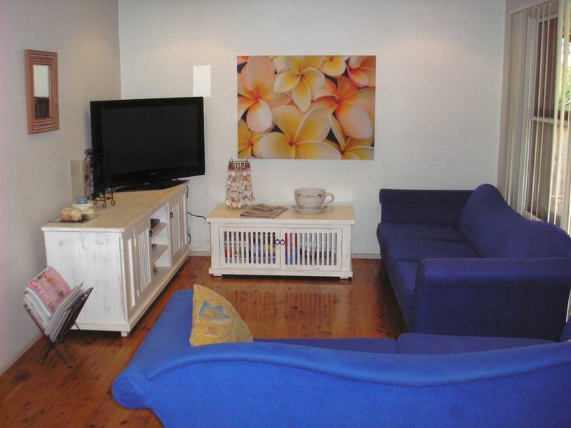 3 BEDROOM FAMILY HOME Picture 2