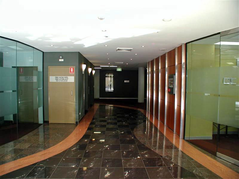 CORPORATE PRESENTATION COMMERCIAL OFFICE SUITE Picture 3