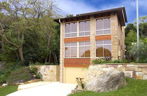 CONTEMPORARY TRI-LEVEL RESIDENCE Picture 1