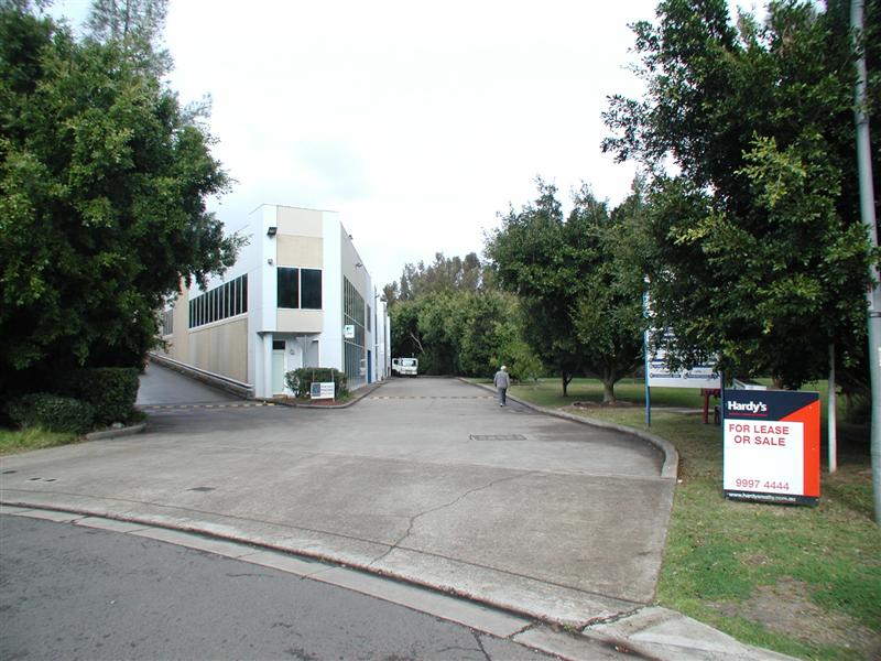 EXCELLENT QUALITY 2 LEVEL COMMERCIAL/INDUSTRIAL UNIT Picture 2