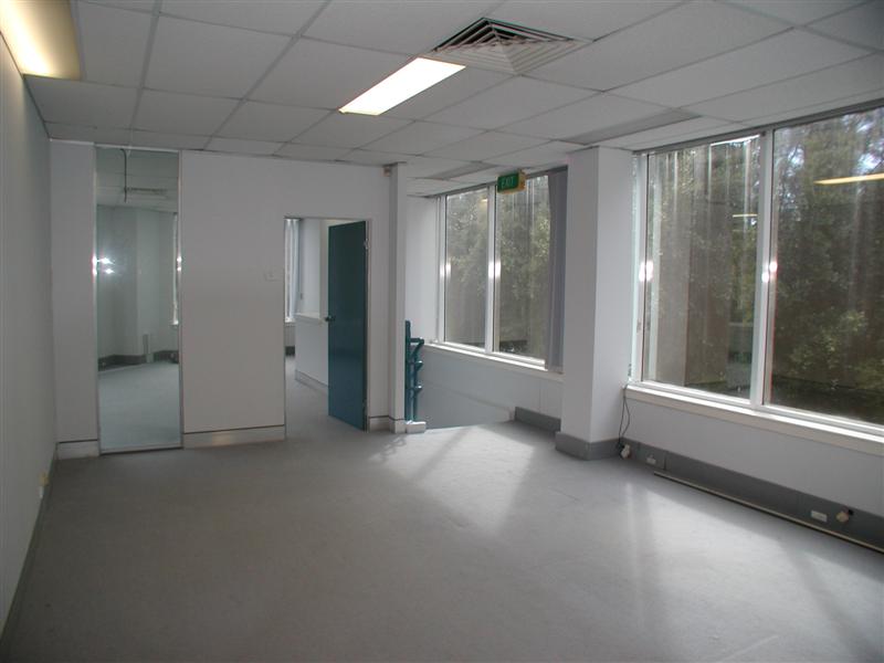 EXCELLENT QUALITY 2 LEVEL COMMERCIAL/INDUSTRIAL UNIT Picture 3