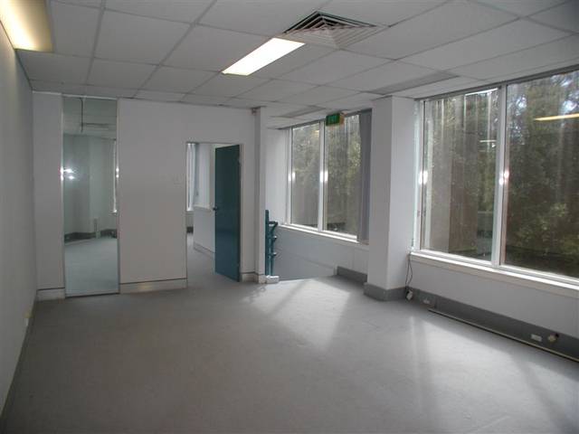 EXCELLENT QUALITY COMMERCIAL INDUSTRIAL UNIT Picture 3