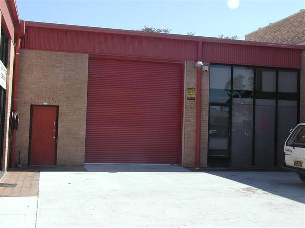 FUNCTIONAL INDUSTRIAL UNIT - CENTRAL MONA VALE LOCATION Picture 1