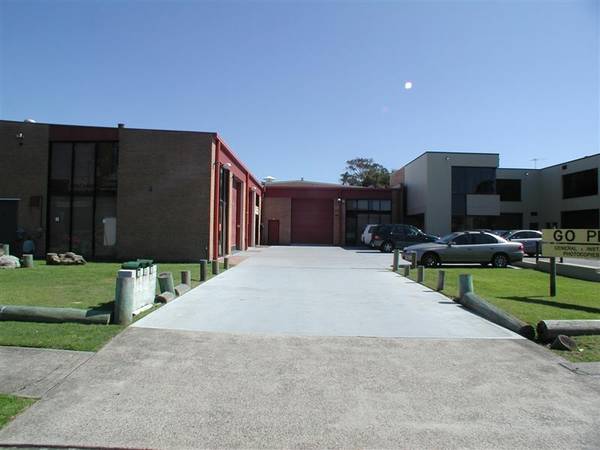 FUNCTIONAL INDUSTRIAL UNIT - CENTRAL MONA VALE LOCATION Picture 3