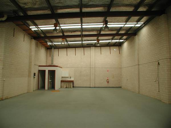 FUNCTIONAL INDUSTRIAL UNIT - CENTRAL MONA VALE LOCATION Picture 2