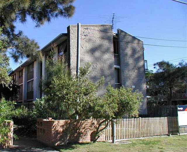 LARGE ONE BEDROOM APARTMENT Picture 1