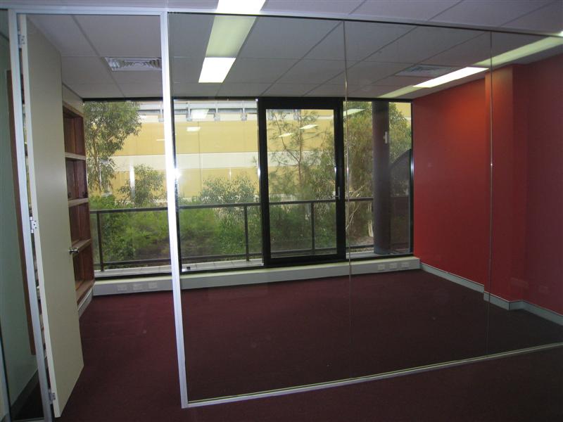 PROFESSIONAL QUALITY COMMERCIAL OFFICE SUITE Picture 2