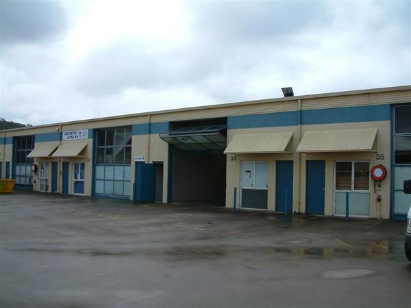 INDUSTRIAL UNIT WITH MEZZANINE LEVEL Picture 3