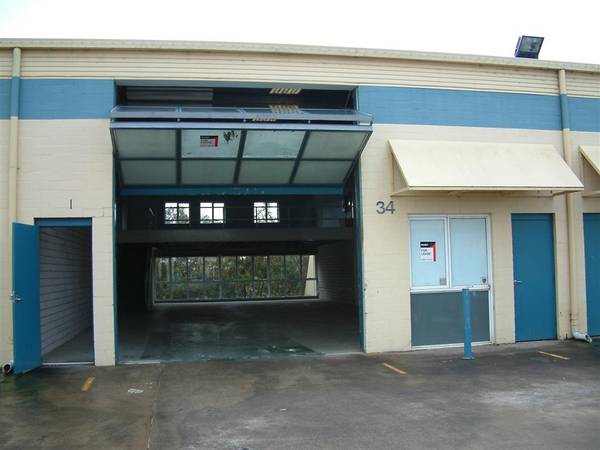 INDUSTRIAL UNIT WITH MEZZANINE LEVEL Picture 1