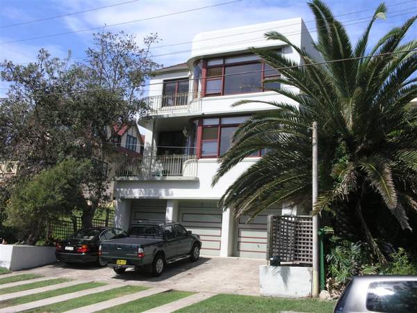 UNIQUE BEACHSIDE APARTMENT Picture 1