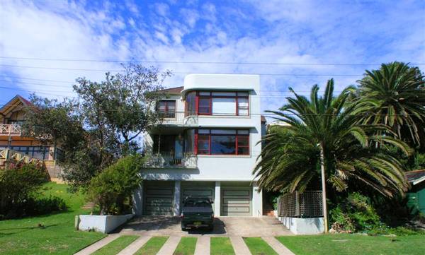 Fabulous Art Deco Beachside Residence Picture 1