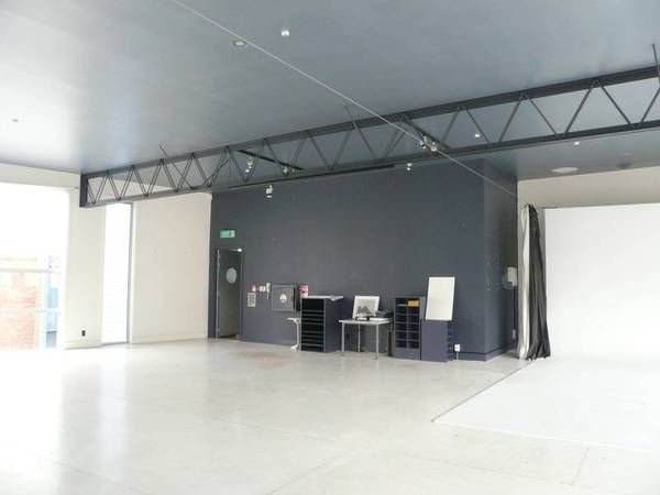 HIGH STUD OFFICE/STUDIO PREMISES Picture 3