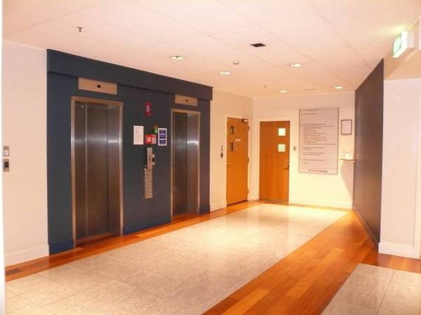 RARE SMALLER OFFICE OPTION IN CBD Picture 2