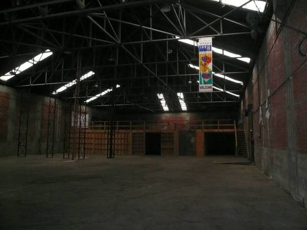 LARGE WAREHOUSE/STORAGE OPTION IN NEWTOWN Picture 2