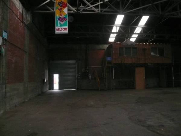 LARGE WAREHOUSE/STORAGE OPTION IN NEWTOWN Picture 3