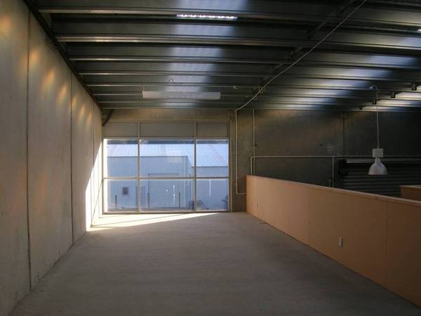 WAREHOUSE/OFFICE BASE IN PLIMMERTON Picture