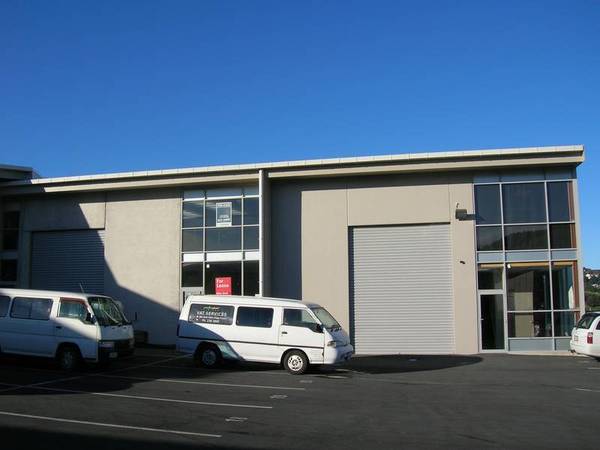 WAREHOUSE/OFFICE BASE IN PLIMMERTON Picture