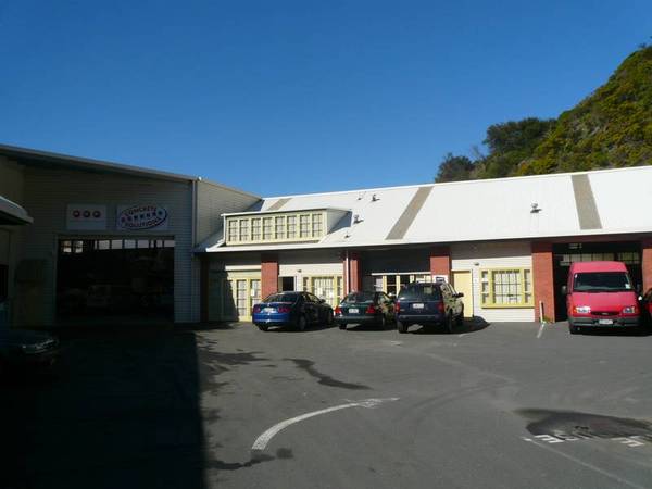 OFFICE / SHOWROOM / RETAIL FOR LEASE Picture 2