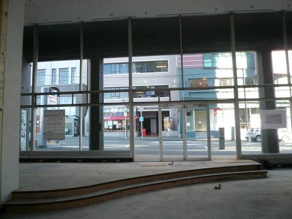 SHOWROOM/OFFICE PREMISES, WILLIS STREET. Picture 2