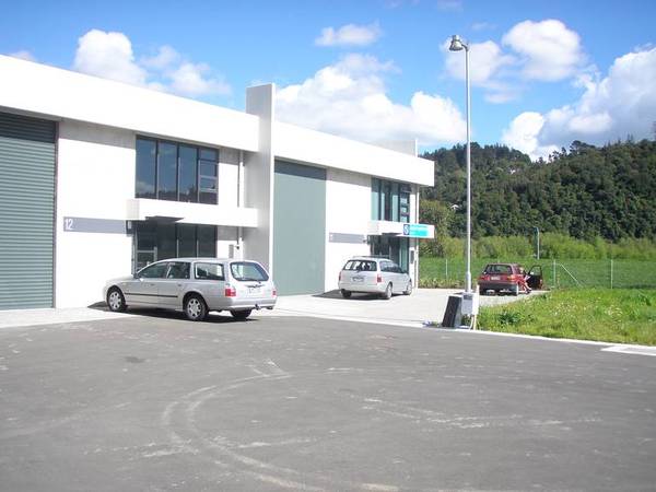 A WELL LEASED COMMERCIAL INVESTMENT IN THE AVALON BUSINESS PARK Picture 2