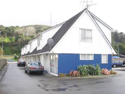 15 RESIDENTIAL UNITS EACH ON UNIT TITLE Picture 15 RESIDENTIAL UNITS EACH ON UNIT TITLE Picture